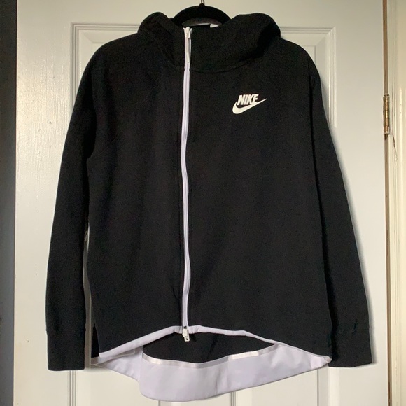 Tops - Nike sweater